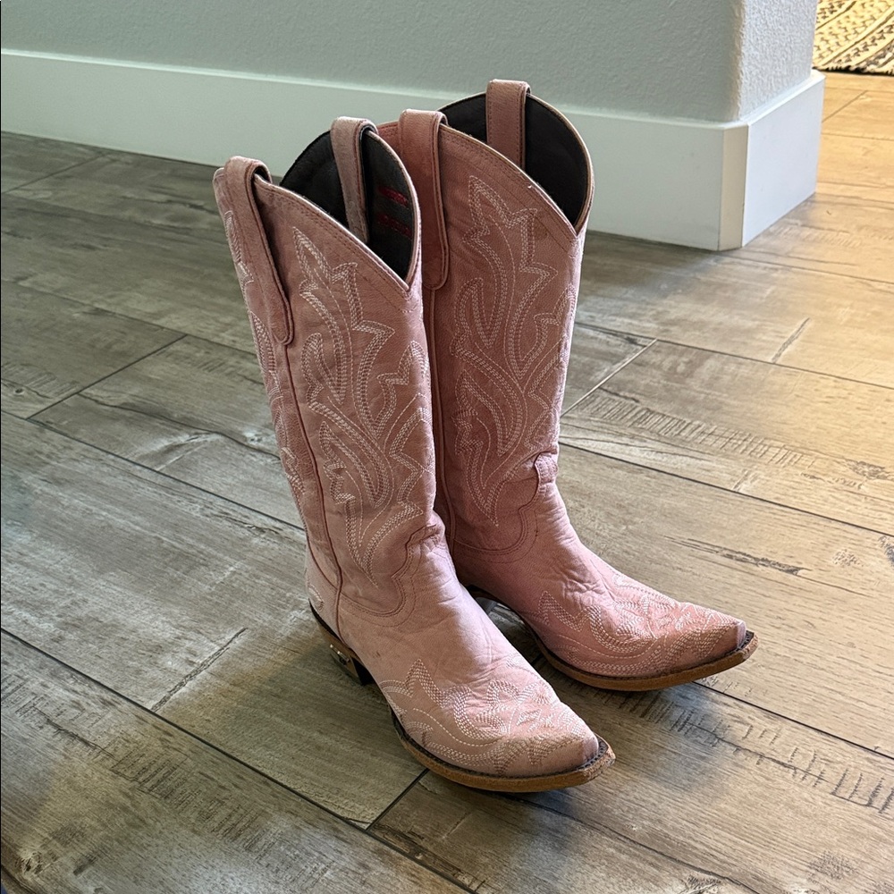Elegant Pink Cowgirl Boots